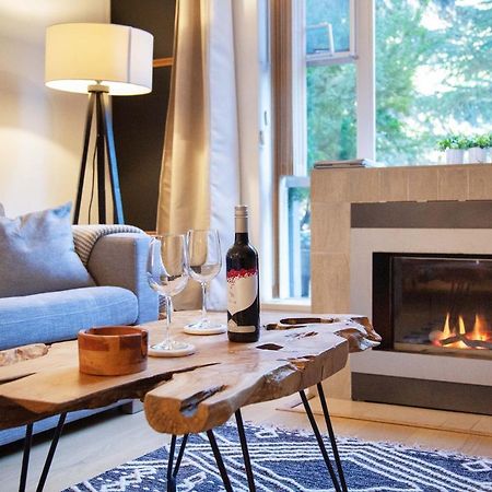 Bright Suite At Ski In/Out Glacier Lodge! 휘슬러 외부 사진