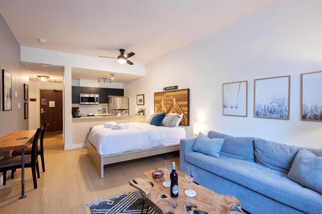 Bright Suite At Ski In/Out Glacier Lodge! 휘슬러 외부 사진
