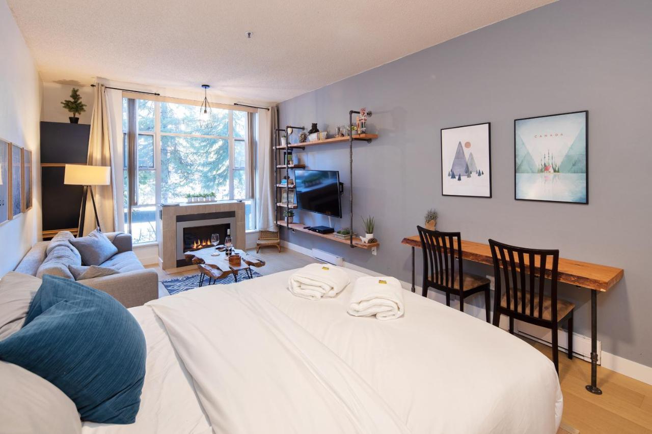Bright Suite At Ski In/Out Glacier Lodge! 휘슬러 외부 사진