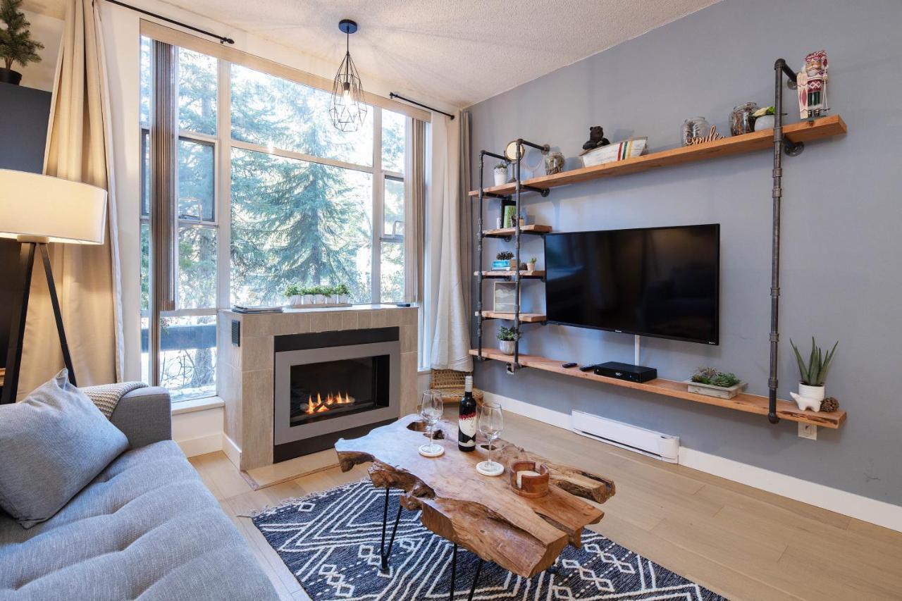 Bright Suite At Ski In/Out Glacier Lodge! 휘슬러 외부 사진