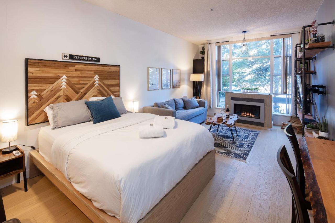 Bright Suite At Ski In/Out Glacier Lodge! 휘슬러 외부 사진